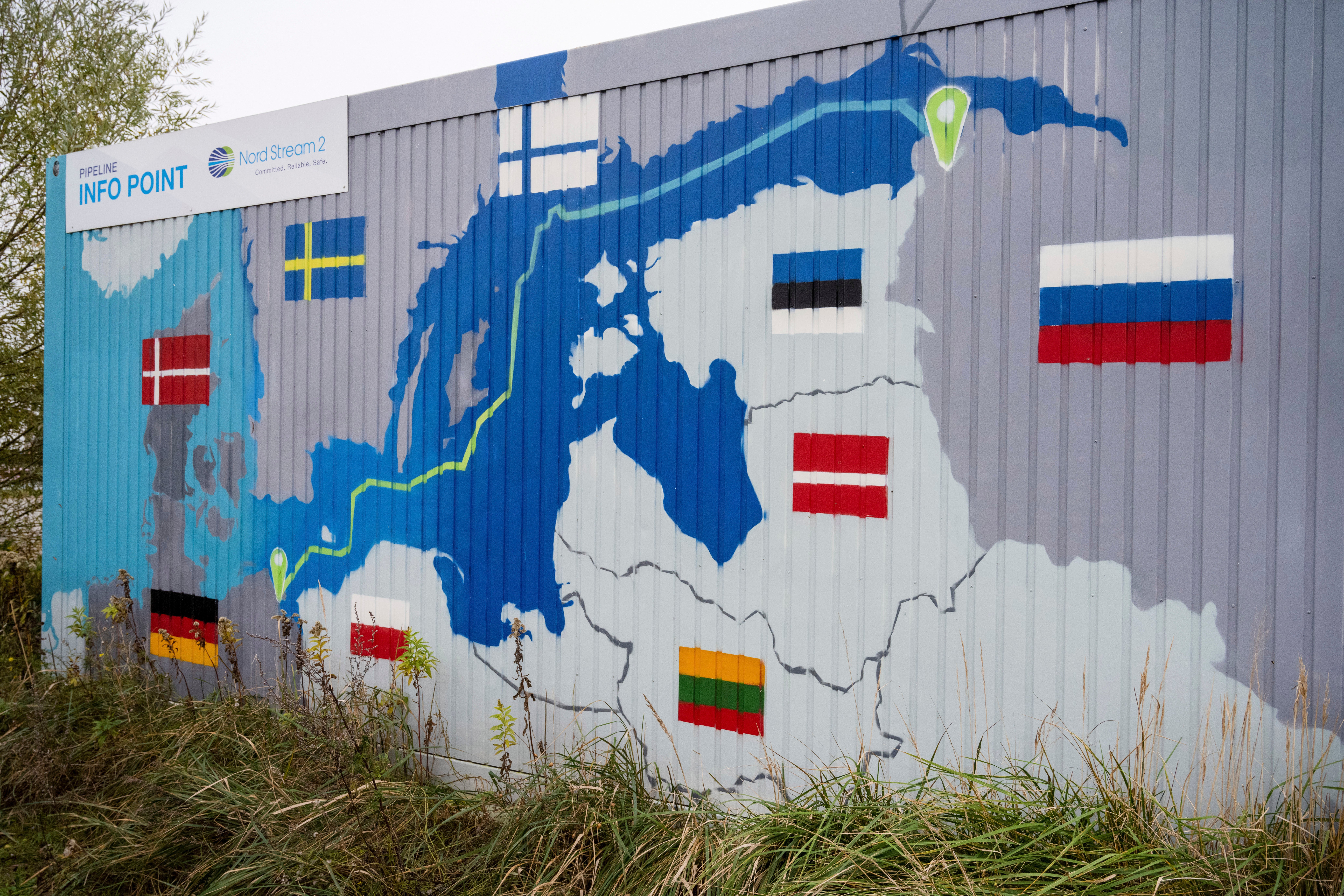 Un mural que muestra la ruta del Nord Stream 2