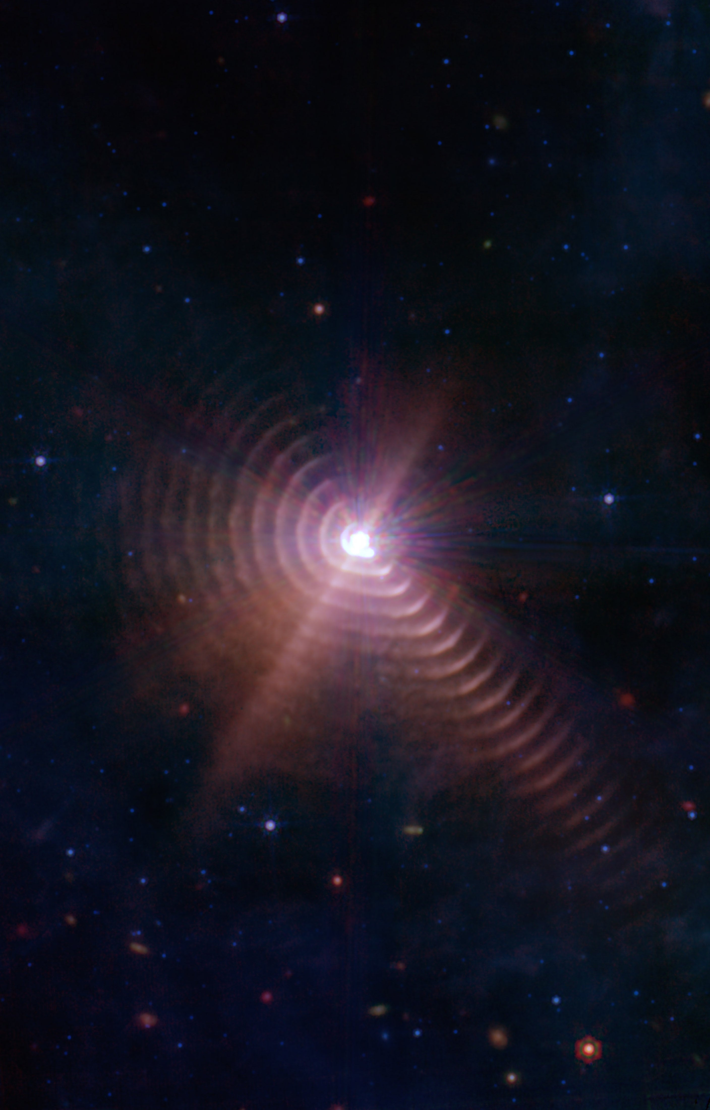 Anillos de polvo se desprenden de la estrella binaria WR140, y son lanzados hacia el cosmos por el poderoso viento solar