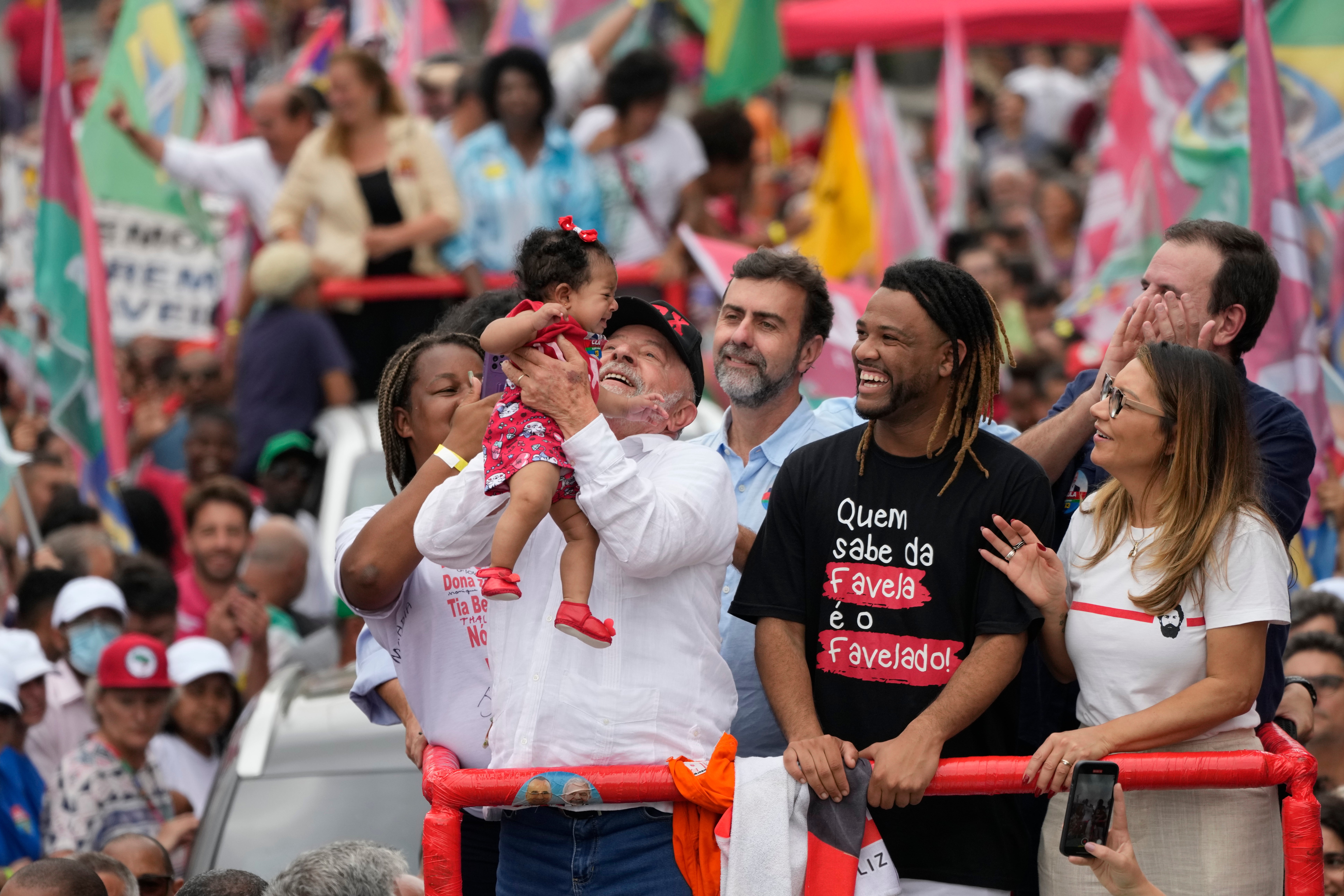 Las últimas encuestas de opinión indican que “Lula” sigue a la cabeza, aunque su ventaja se ha reducido bastante