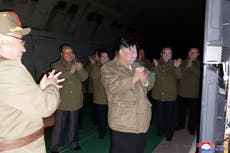 Norcorea: Kim supervisa pruebas de misiles de largo alcance