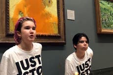 Arrojan sopa de tomate sobre Los Girasoles de Van Gogh en protesta ecologista