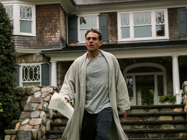 <p>Bobby Cannavale como el sobreprotector Dean en ‘The Watcher’ </p>