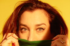 “Don’t be afraid to be bad”: Una conversación en Spanglish con Joanna Hausmann, escritora y comediante