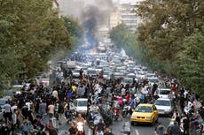 Crecen protestas en Irán; reportan cientos de muertos