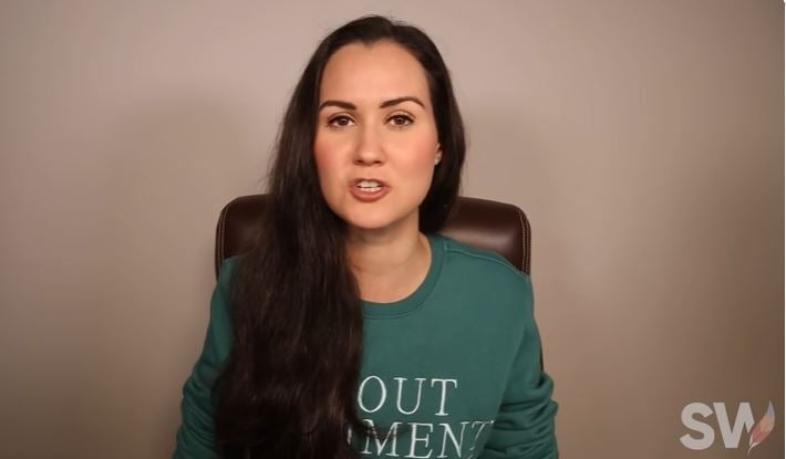 Mujer le exige “reparaciones” a American Airlines por quedar “atascada” entre pasajeros “obesos”