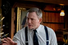 Fans de ‘Knives Out’ celebran que el personaje de Daniel Craig sea “obviamente” queer