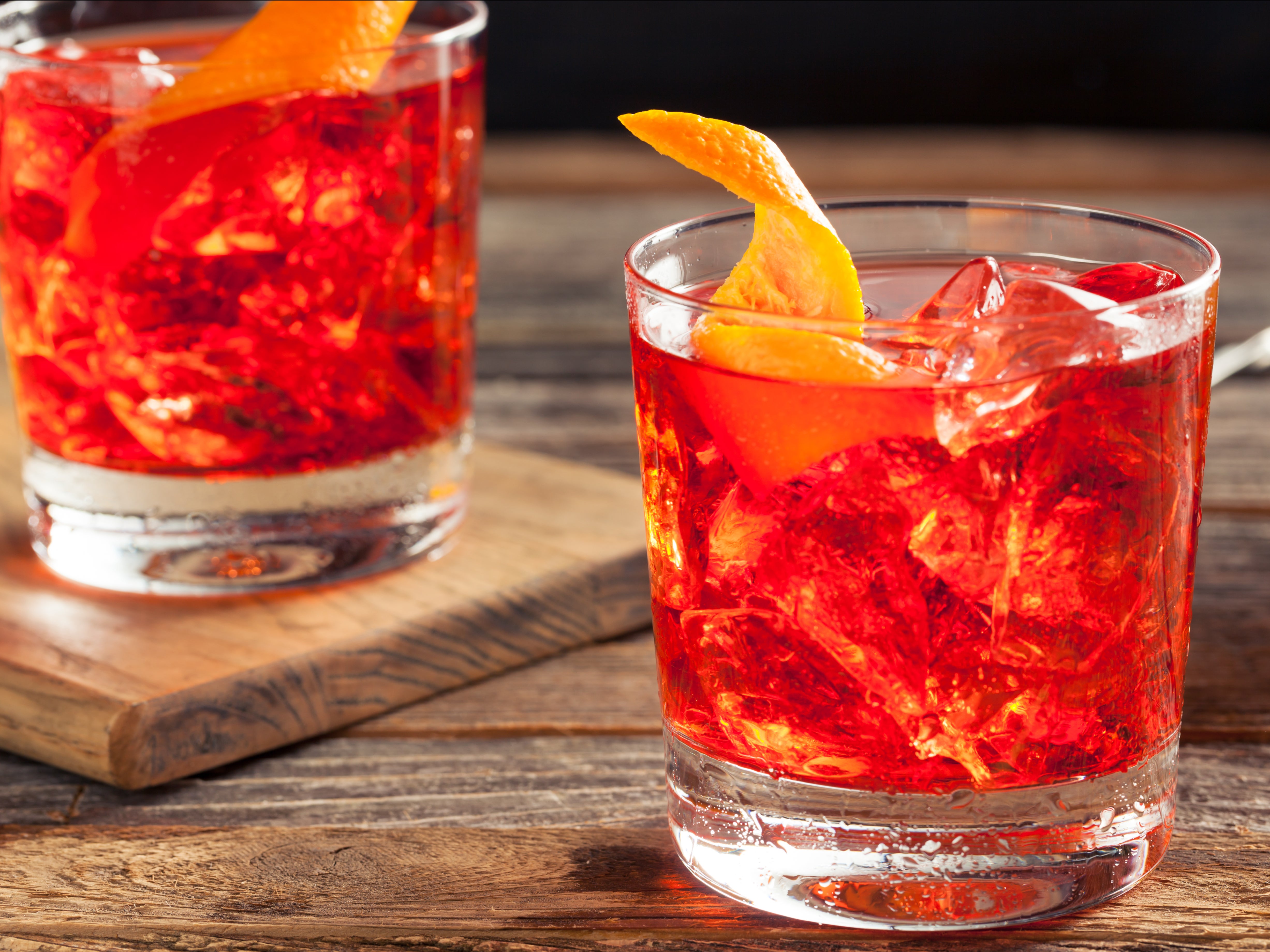 Siete bebidas fenomenales si se te antoja un Negroni Sbagliato, pero no te gusta el Campari