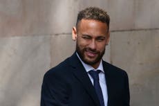 Neymar en juicio por fraude: 'Firmo lo que me dice mi padre'