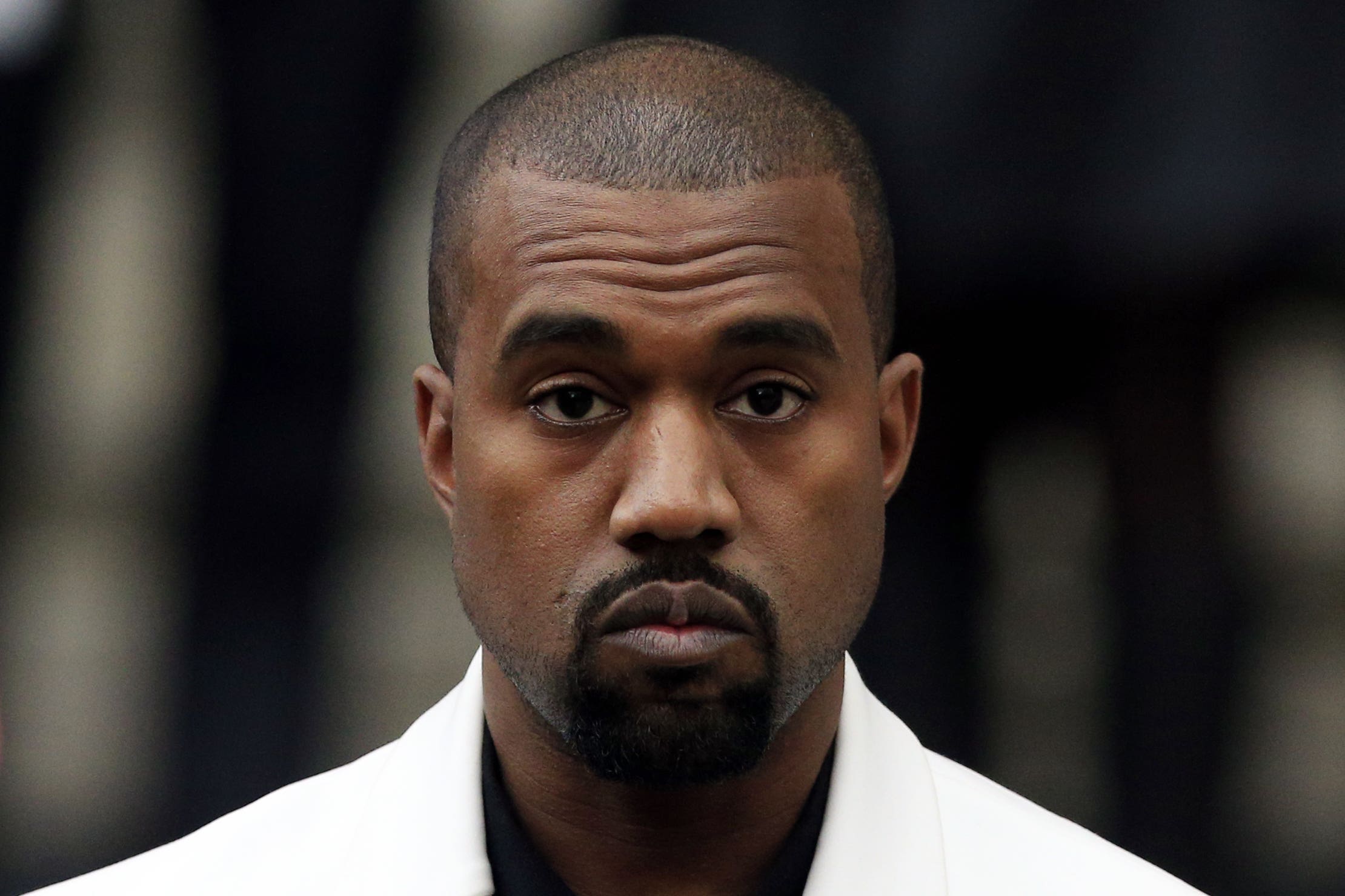 Kanye West ha sido abrazado por “extraños aliados” tras sus declaraciones antisemitas