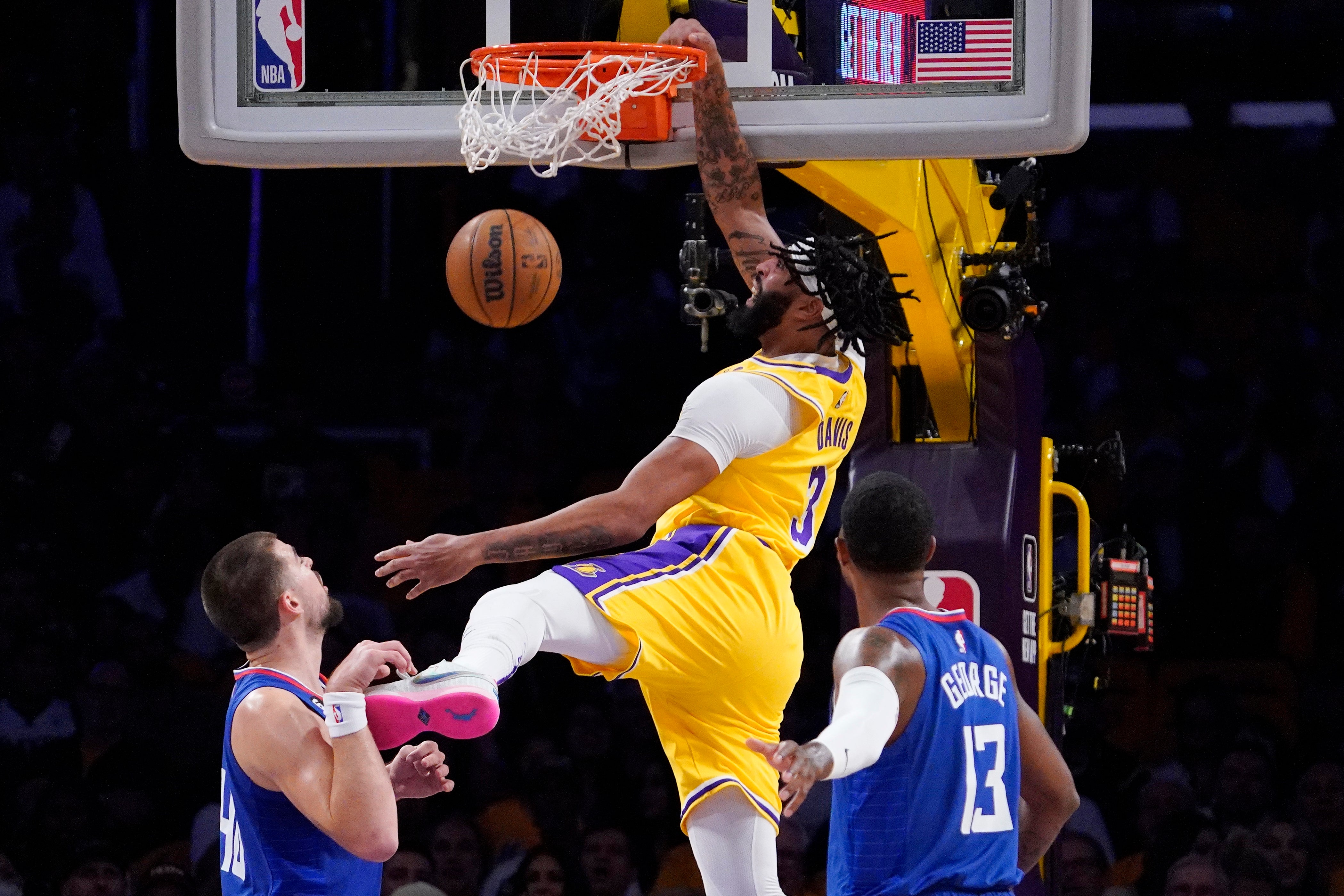DEP-BAS CLIPPERS-LAKERS