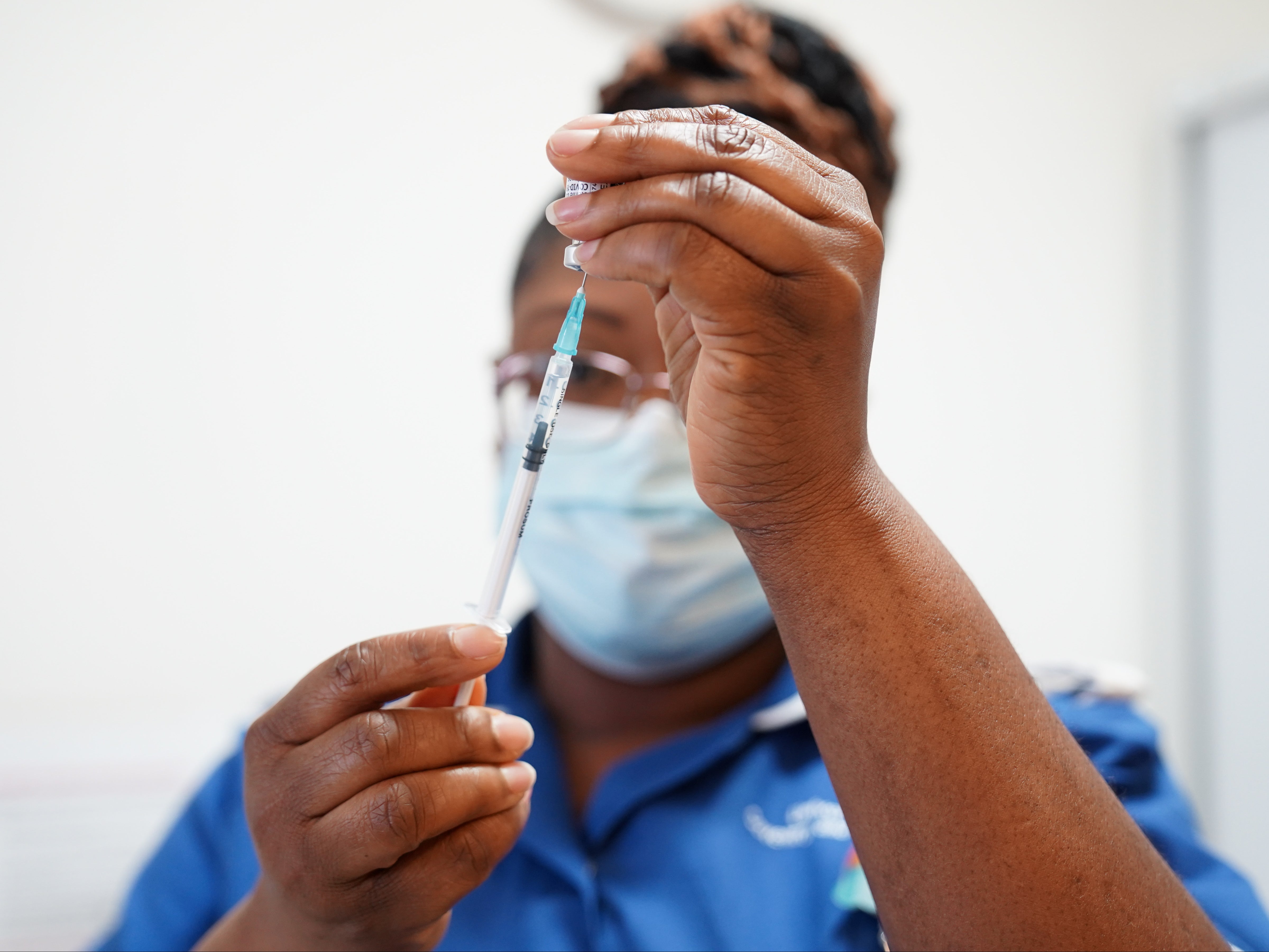 Nueva subvariante de ómicron “podría ser dominante a finales de mes” en el Reino Unido