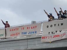Grupo antisemita cuelga pancarta de apoyo a Kanye West en carretera de Los Ángeles