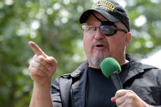 EEUU: Postergan juicio al líder de Oath Keepers; tiene COVID
