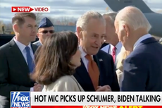 Graban a Chuck Schumer mientras habla con Joe Biden sobre el debate de John Fetterman