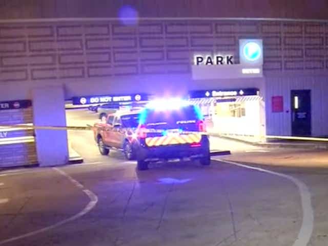 Un hombre murió en un estacionamiento de Atlanta después de ser atrapado en la máquina expendedora de boletos
