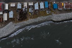 Migrantes climáticos: Isleños de Alaska resisten a pie firme