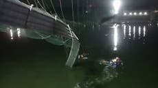 32 muertos por derrumbe de puente en India