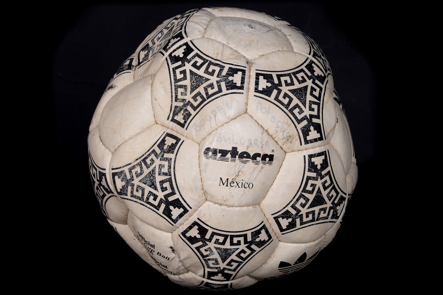 El balón de la “Mano de Dios” de Maradona saldrá a subasta el miércoles 16 de noviembre (Graham Budd Auctions/PA)