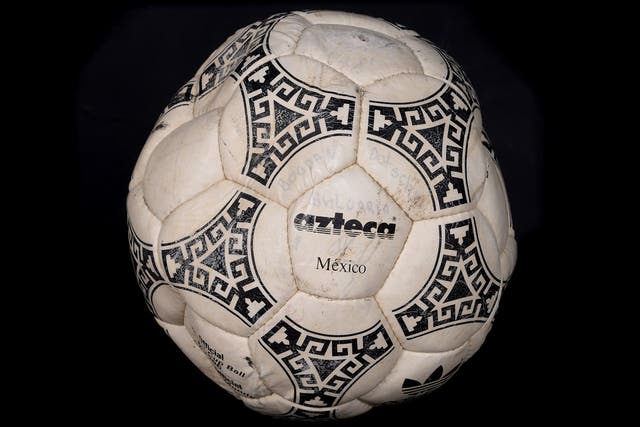 <p> El balón de la “Mano de Dios” de Maradona saldrá a subasta el miércoles 16 de noviembre (Graham Budd Auctions/PA)   </p>