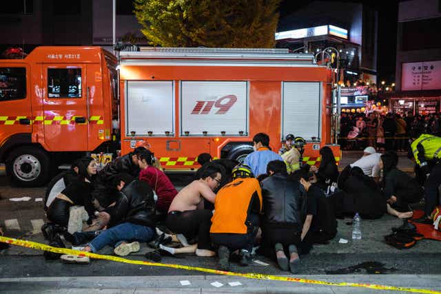 Más de 150 personas murieron en una estampida en un evento de Halloween en Seúl