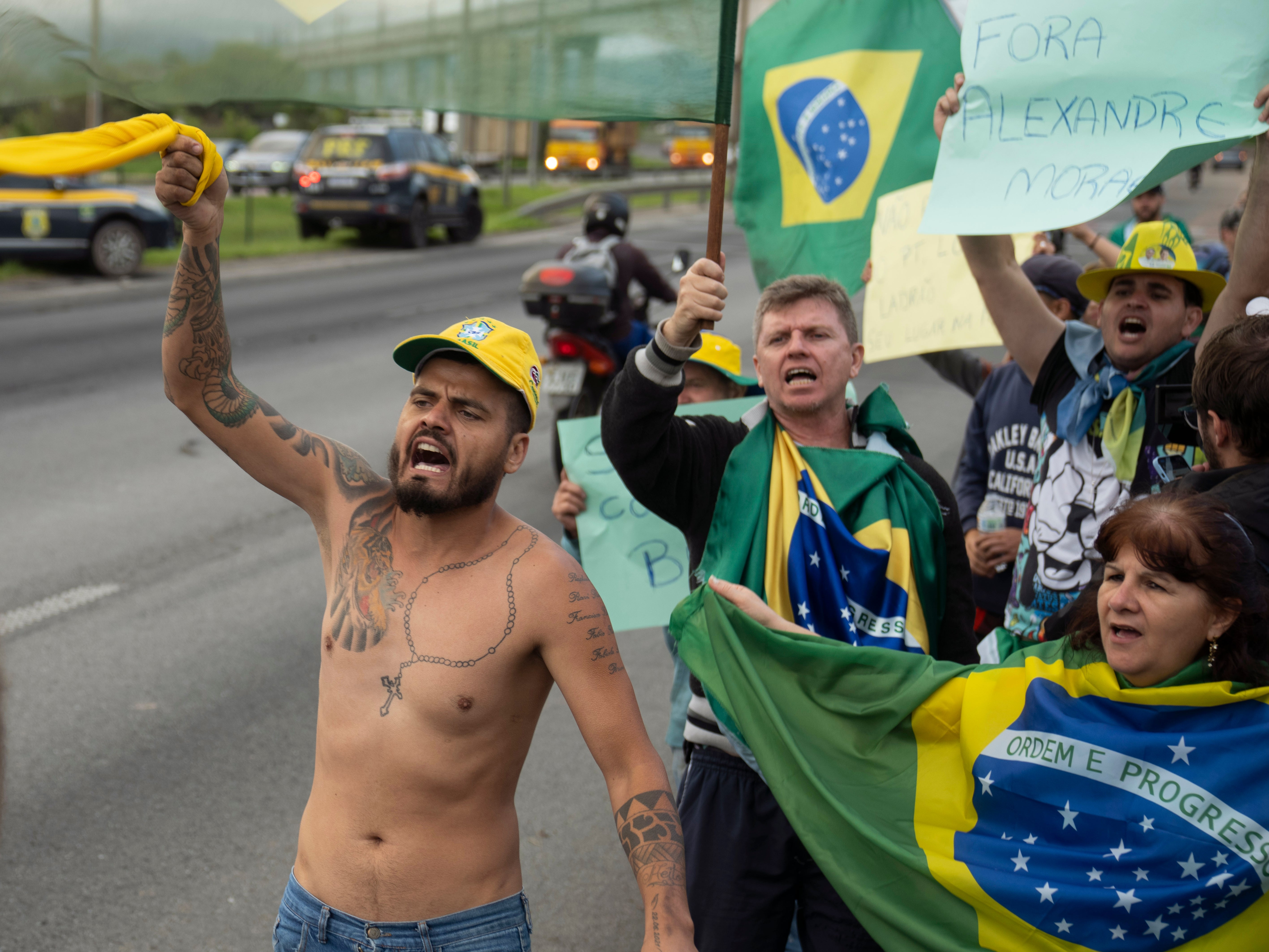 Simpatizantes de Bolsonaro en las inmediaciones del aeropuerto internacional de Sao Paulo-Guarulhos el martes