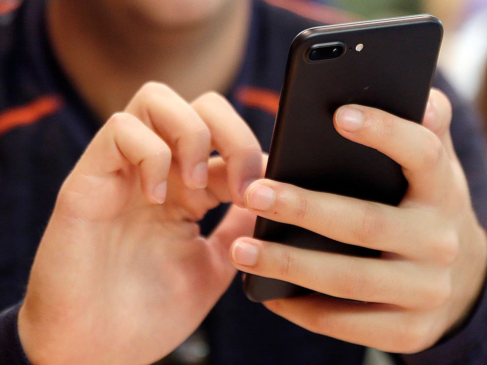 On-The-Money-NerdWallet-Mobile-Travel-Shopping_97535