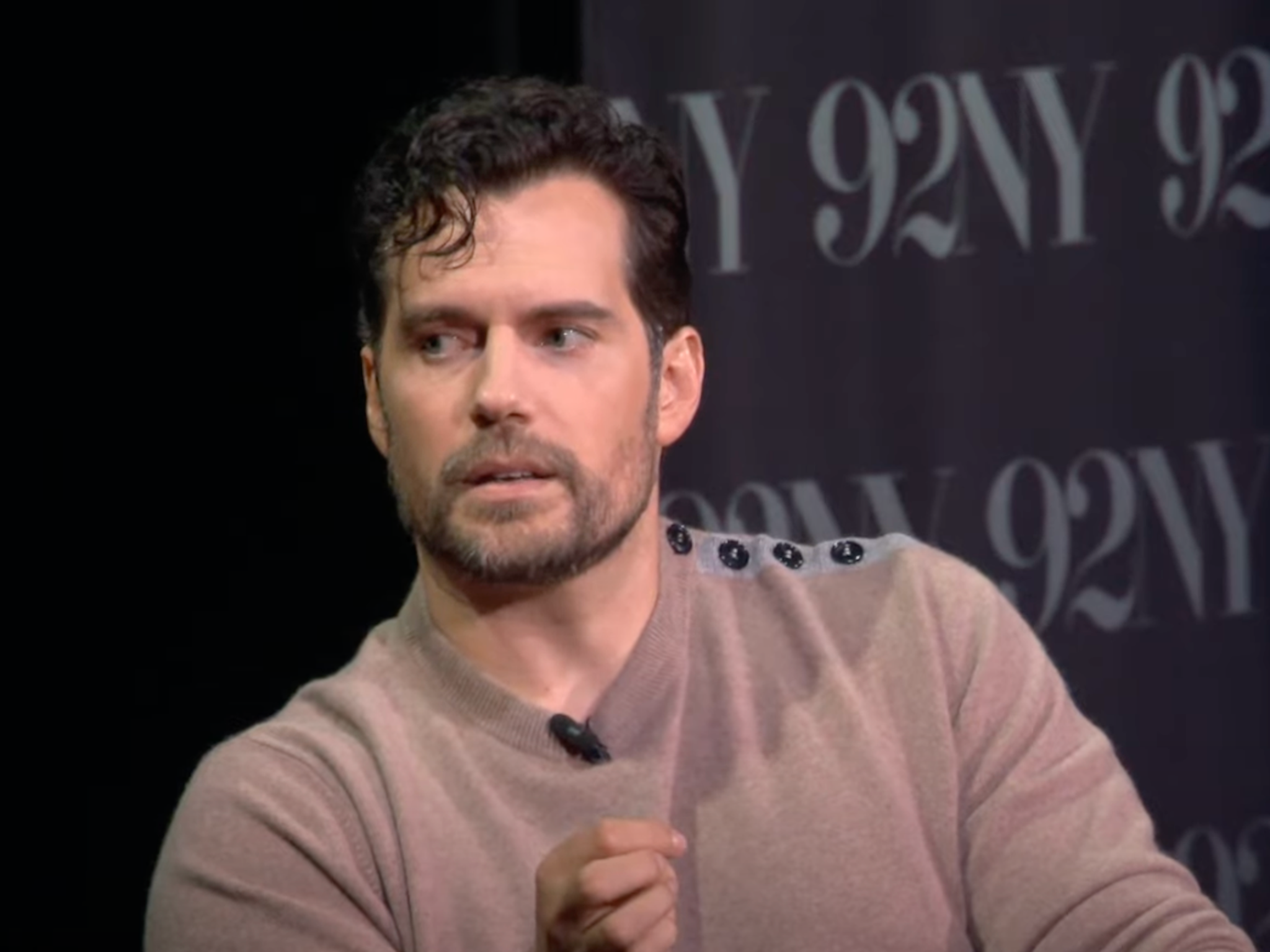 Henry Cavill da una entrevista “incómoda” y “triste” días antes de anunciar su salida de ‘The Witcher’