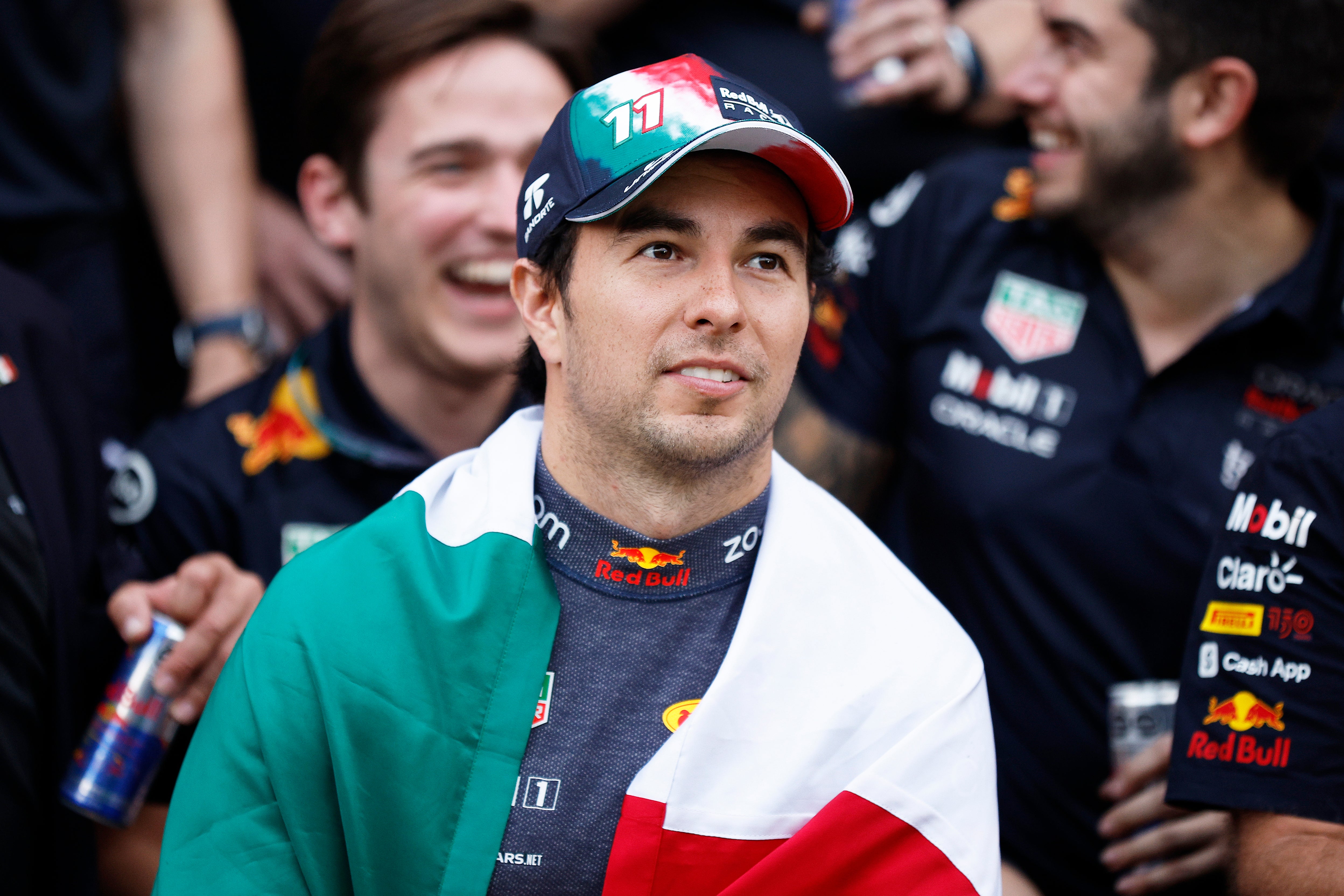 “Creo que nos salvó el Mundial”: ‘Checo’ Pérez elogia trabajo de Guillermo Ochoa en Mundial