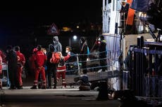 Italia impide desembarcar a 35 migrantes de barco de rescate