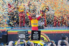Logano logra segundo campeonato de NASCAR en Phoenix