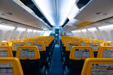 Niño sufre durante un vuelo porque la aerolínea asignó su asiento cuidadosamente reservado a otro pasajero