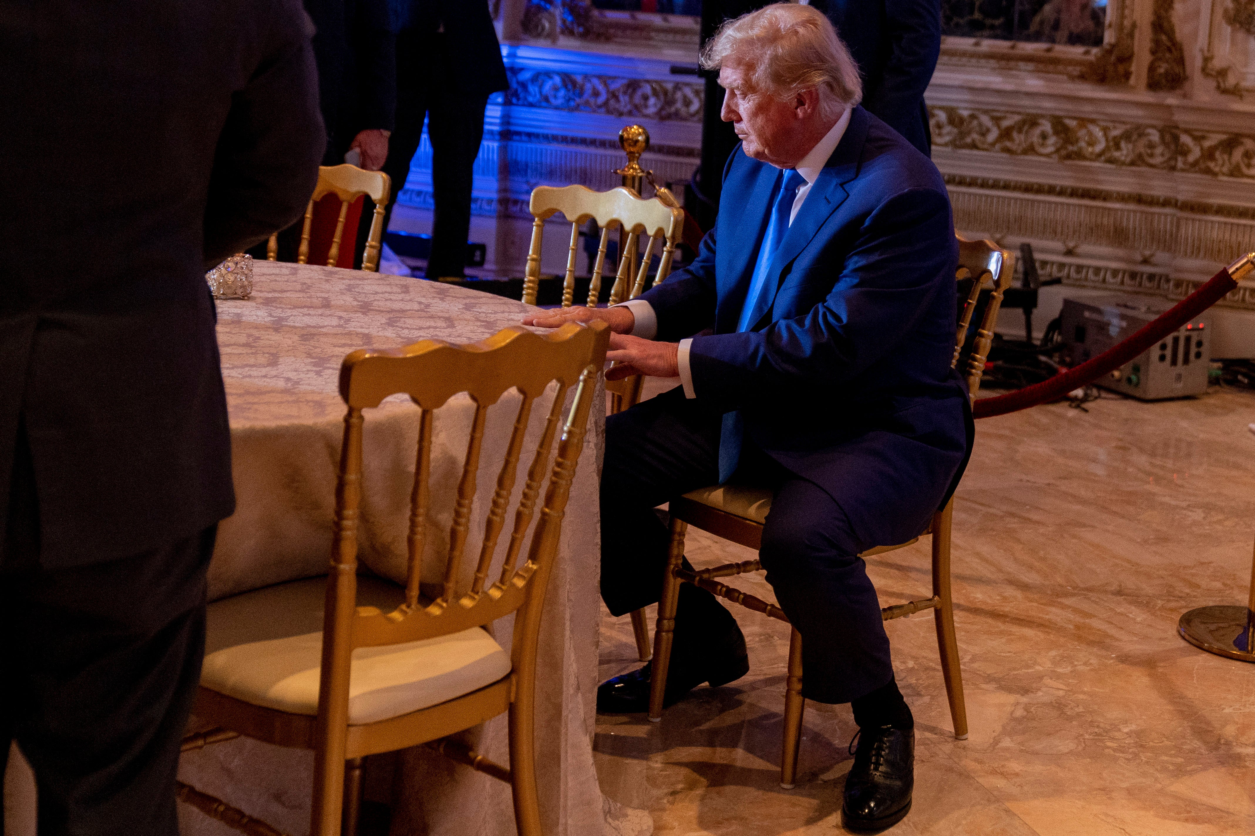 Donald Trump el martes por la noche en su fiesta del día de las elecciones en Mar-a-Lago mientras seguía sin concretarse la “ola roja”