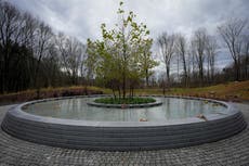 Inauguran monumento para víctimas de masacre de Sandy Hook