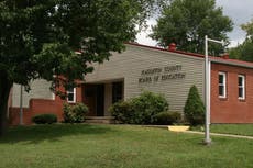 Hospitalizan a 19 personas en Kentucky tras accidente de autobús escolar