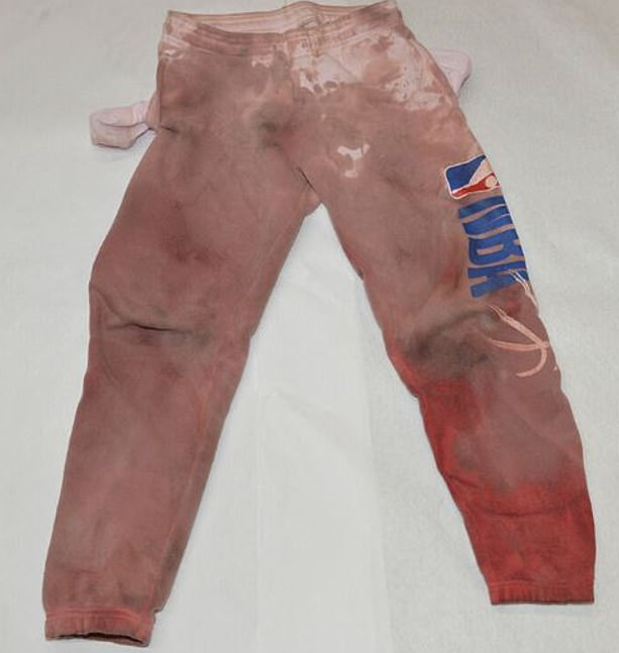Los pantalones de chándal de Courtney Clenney estaban cubiertos de sangre tras el presunto apuñalamiento mortal