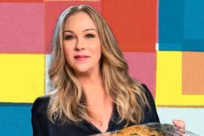 Christina Applegate recuerda los síntomas de esclerosis múltiple que ignoró antes del diagnóstico
