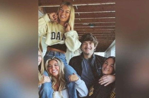 Ethan Chapin (20 años), Madison Mogen (21), Xana Kernodle (20) y Kaylee Goncalves (21) se tomaron esta foto juntos horas antes de morir