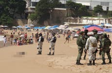 Aparecen tres cadáveres torturados en playa turística de México