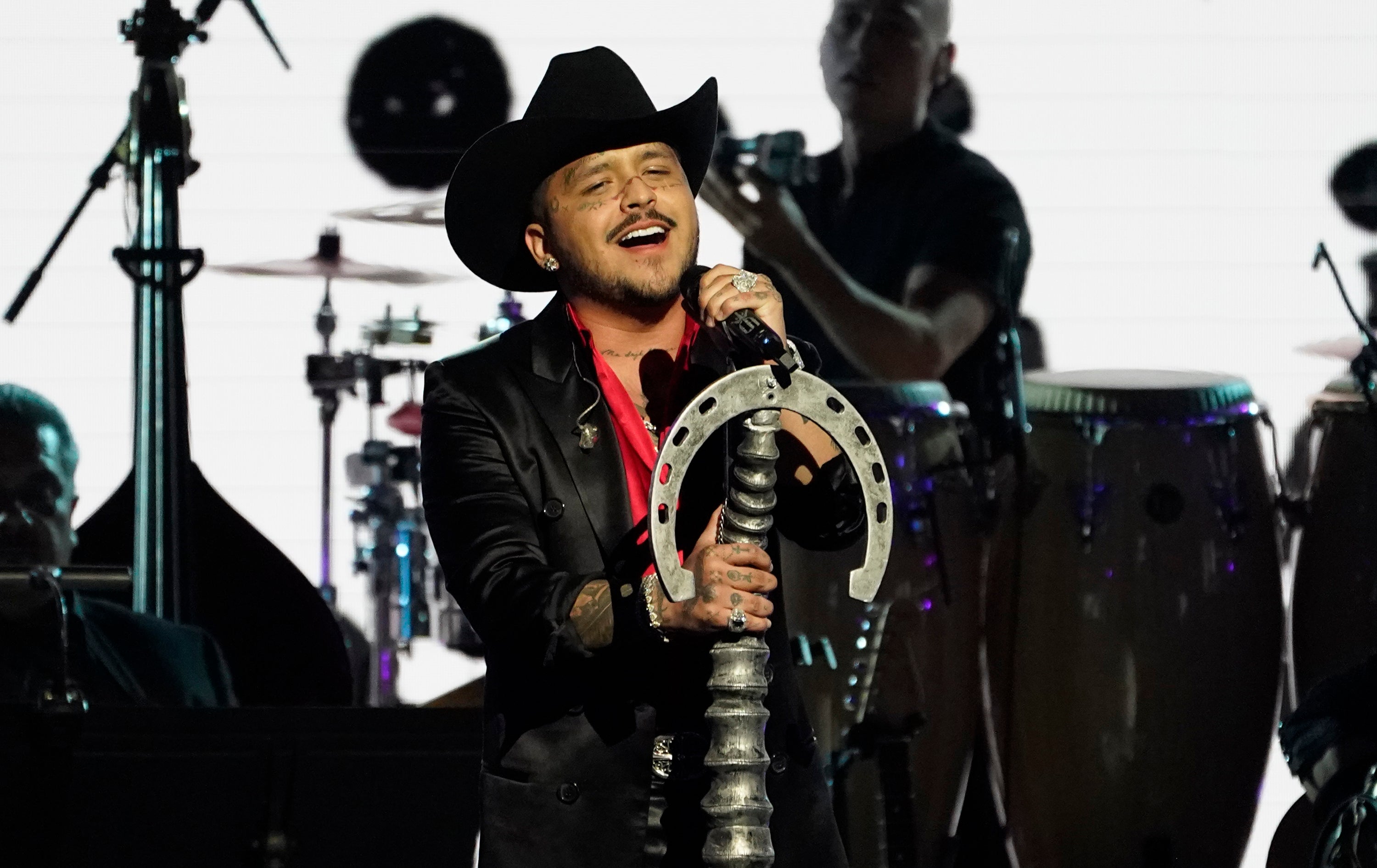 Esta es la razón por la que Christian Nodal se quitará los tatuajes de su cara