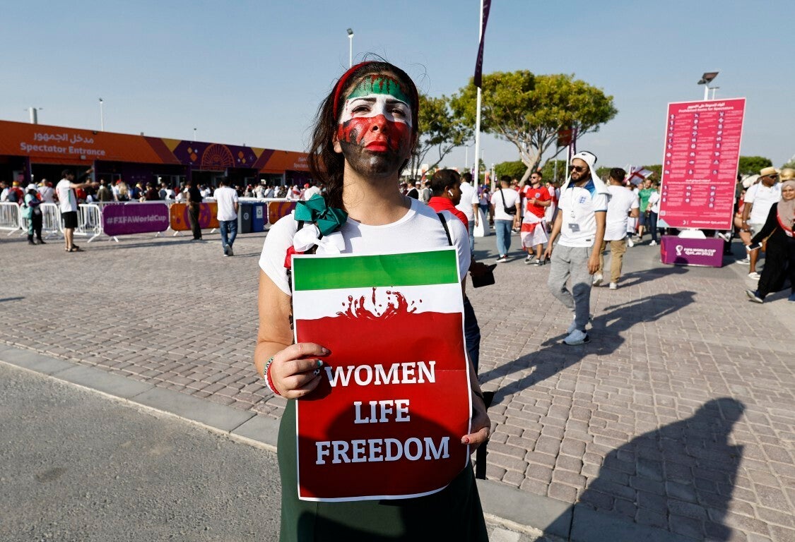 Varios hinchas de Irán protestaron el lunes
