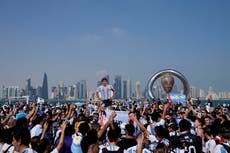 Argentinos invaden Qatar y se hacen escuchar antes del debut