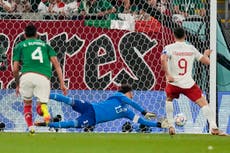 Manos de Ochoa salvan a México ante Polonia en el Mundial