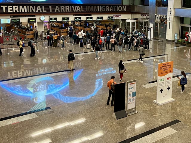 Sin entrada: área de llegadas en el aeropuerto internacional de Hamad en las afueras de Doha