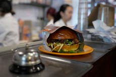 La gente está gastando menos en la mayoría de las cosas excepto en esto