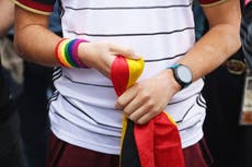 FIFA anuncia que los colores del arcoíris están ahora permitidos en Qatar tras confiscación de banderas