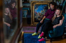 Tras un año, ómicron sigue suscitando oleadas de COVID