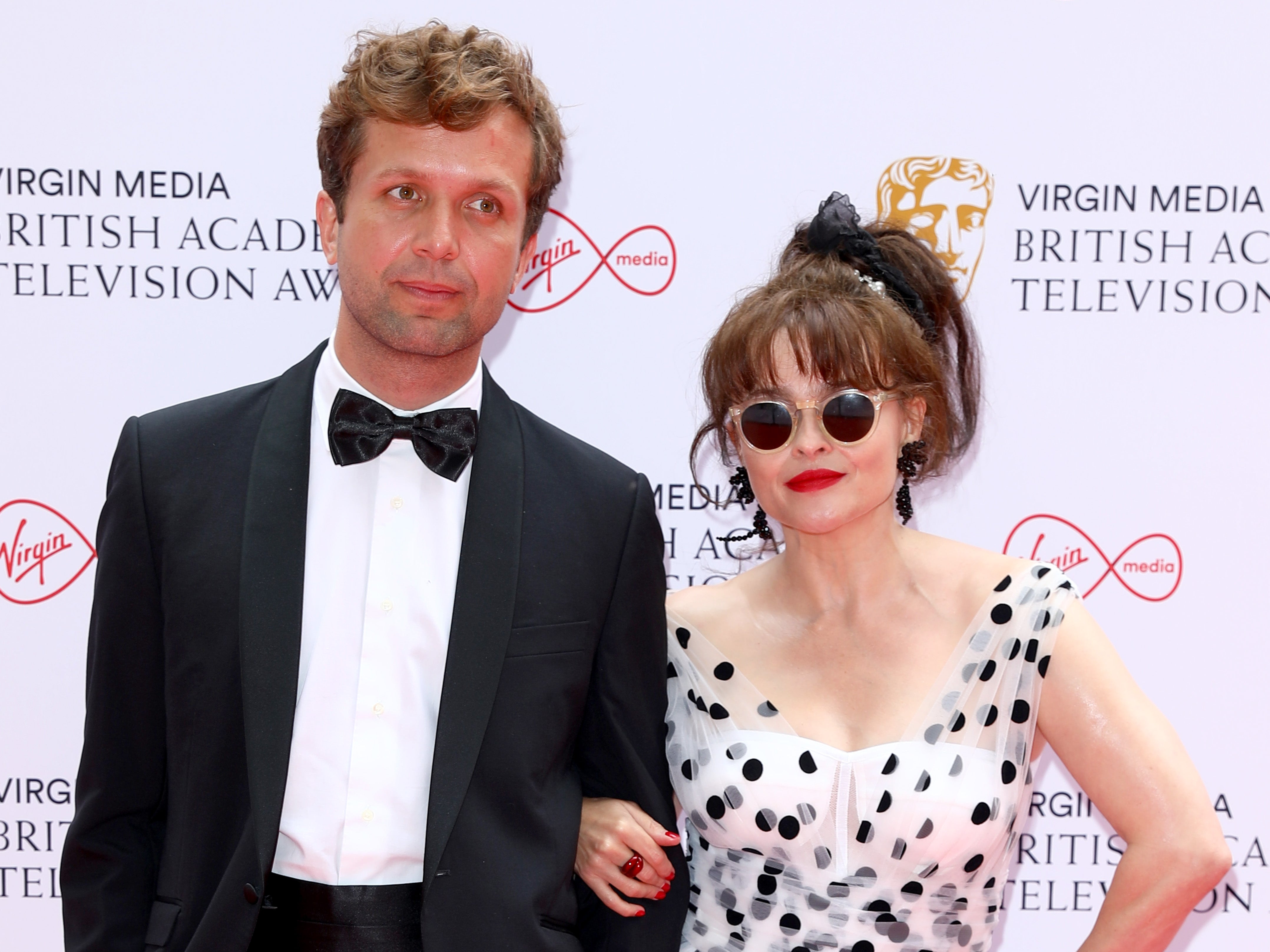 Helena Bonham Carter bromea sobre la diferencia de edad de 21 años con su novio