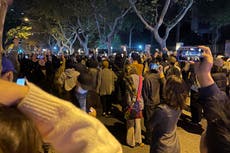 Más protestas en China contra medidas restrictivas por COVID