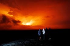 Lava fluye de volcán de Hawai mientras advierten de peligros