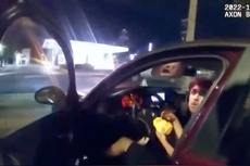 Expolicía disparó a joven latino que comía hamburguesa y es acusado de asesinato